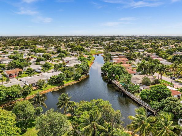 4220 NW 49th Ave, Lauderdale Lakes FL 33319