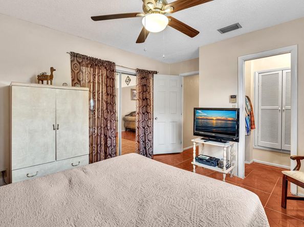 4220 NW 49th Ave, Lauderdale Lakes FL 33319