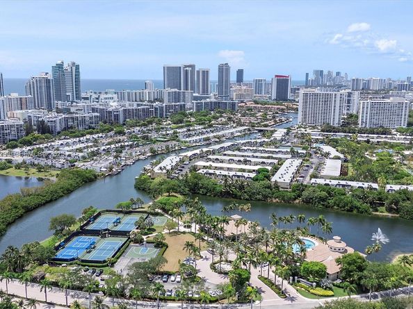 1382 Harbor View W, Hollywood FL 33019