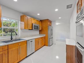 9816 NW 51 Te, Doral FL 33178