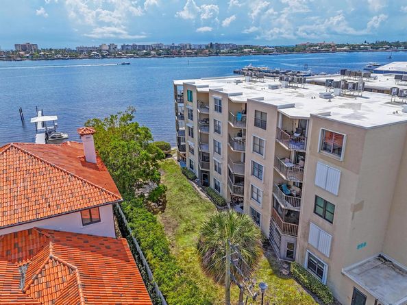 896 N Federal Highway 121, Lantana FL 33462