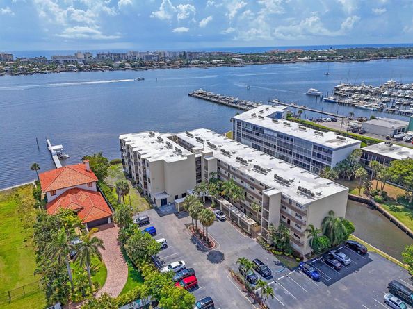 896 N Federal Highway 121, Lantana FL 33462