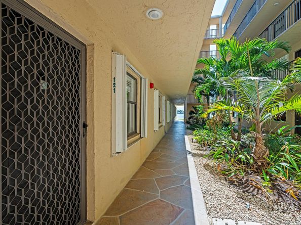 896 N Federal Highway 121, Lantana FL 33462