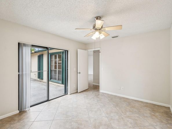 1091 Manor Dr, Palm Springs FL 33461