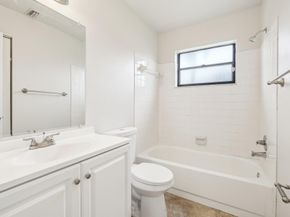 1091 Manor Dr, Palm Springs FL 33461