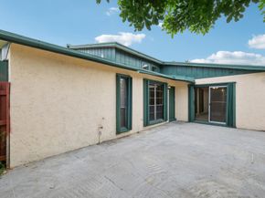 1091 Manor Dr, Palm Springs FL 33461