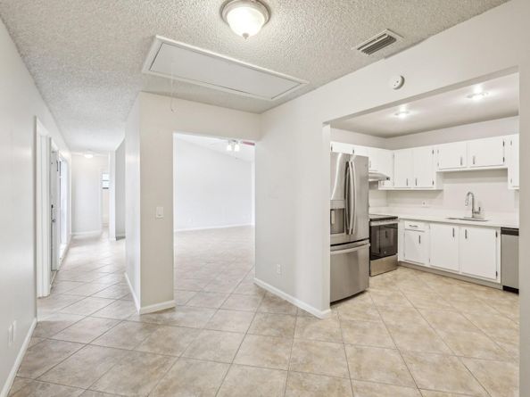 1091 Manor Dr, Palm Springs FL 33461