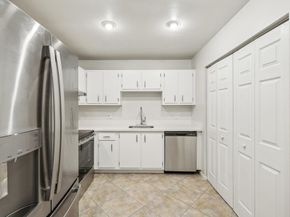 1091 Manor Dr, Palm Springs FL 33461