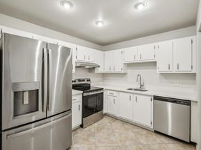 1091 Manor Dr, Palm Springs FL 33461