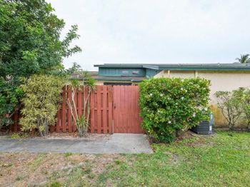 1091 Manor Dr