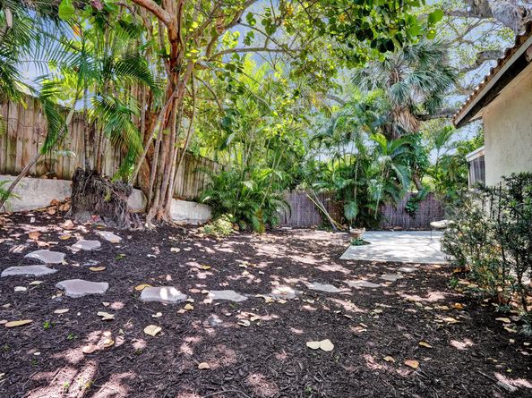 894 Camino Gardens Lane, Boca Raton FL 33432