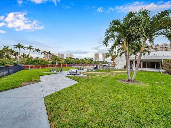 3401 N Country Club Dr 110, Aventura FL 33180