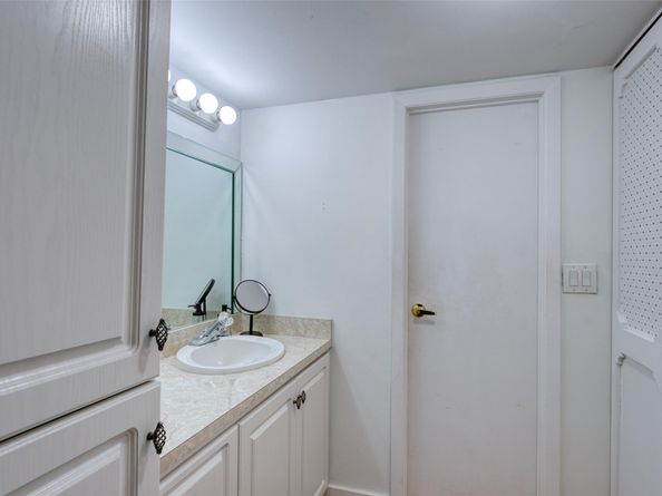 3401 N Country Club Dr 110, Aventura FL 33180