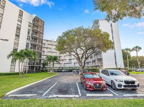 3401 N Country Club Dr 110, Aventura FL 33180