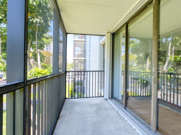 3401 N Country Club Dr 110, Aventura FL 33180