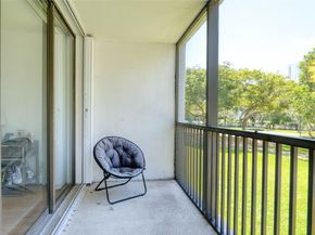 3401 N Country Club Dr 110, Aventura FL 33180