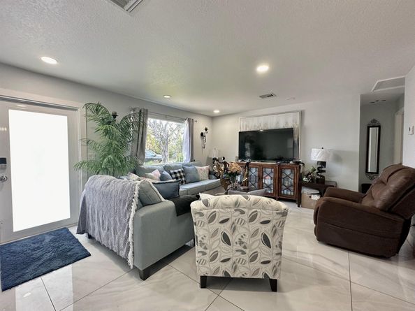 946 Mcintosh Street, West Palm Beach FL 33405