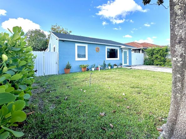 946 Mcintosh Street, West Palm Beach FL 33405