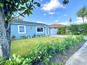 946 Mcintosh Street, West Palm Beach FL 33405