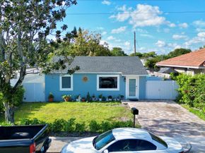 946 Mcintosh Street, West Palm Beach FL 33405