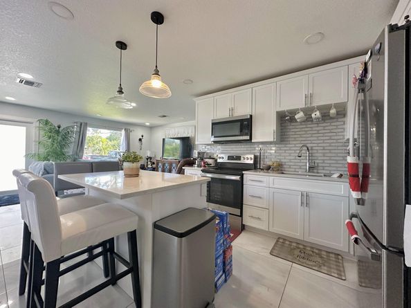 946 Mcintosh Street, West Palm Beach FL 33405