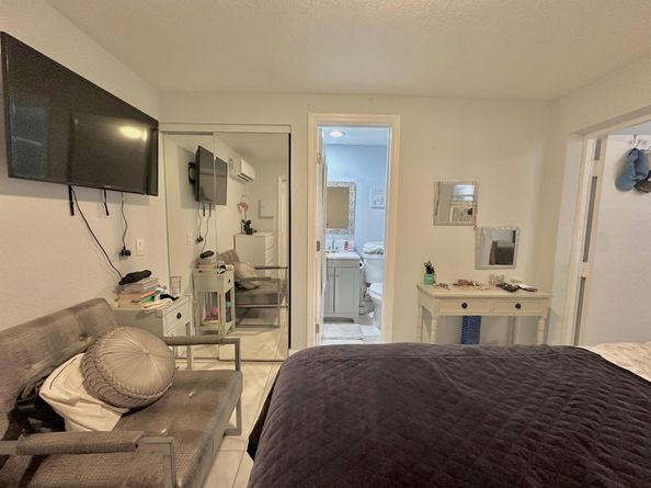 946 Mcintosh Street, West Palm Beach FL 33405