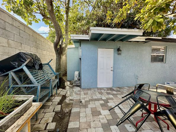 946 Mcintosh Street, West Palm Beach FL 33405
