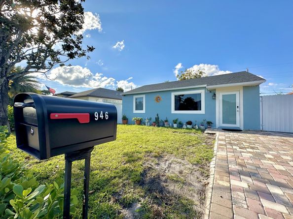 946 Mcintosh Street, West Palm Beach FL 33405