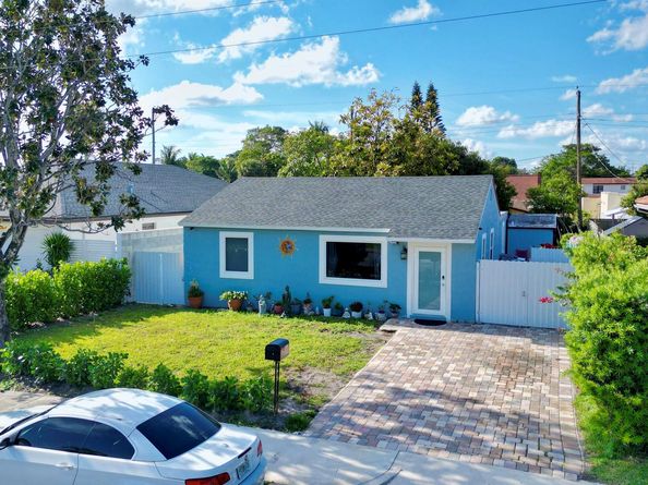 946 Mcintosh Street, West Palm Beach FL 33405