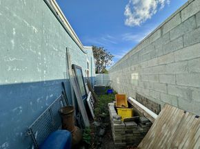946 Mcintosh Street, West Palm Beach FL 33405