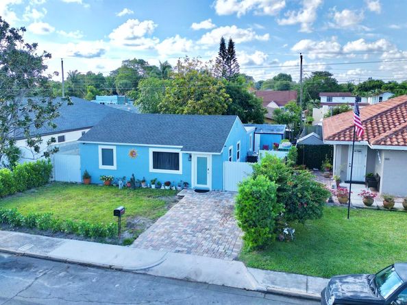 946 Mcintosh Street, West Palm Beach FL 33405