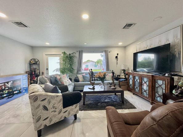 946 Mcintosh Street, West Palm Beach FL 33405