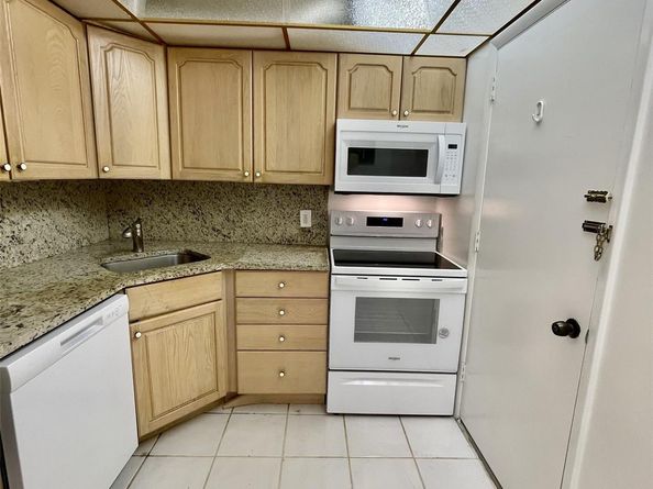 424 N Riverside Dr 102, Pompano Beach FL 33062