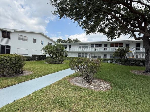 268 Windsor L, West Palm Beach FL 33417