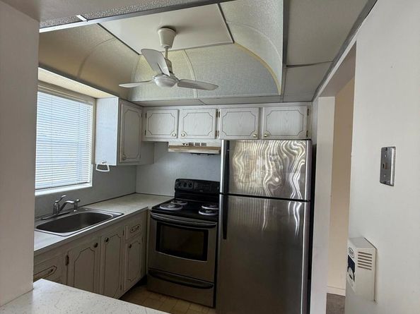 268 Windsor L, West Palm Beach FL 33417