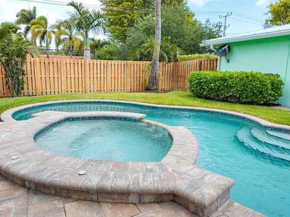 1924 NE 18th St, Fort Lauderdale FL 33305