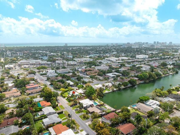 1924 NE 18th St, Fort Lauderdale FL 33305