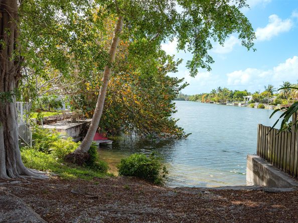 1924 NE 18th St, Fort Lauderdale FL 33305