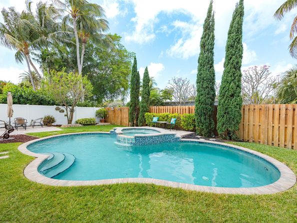1924 NE 18th St, Fort Lauderdale FL 33305