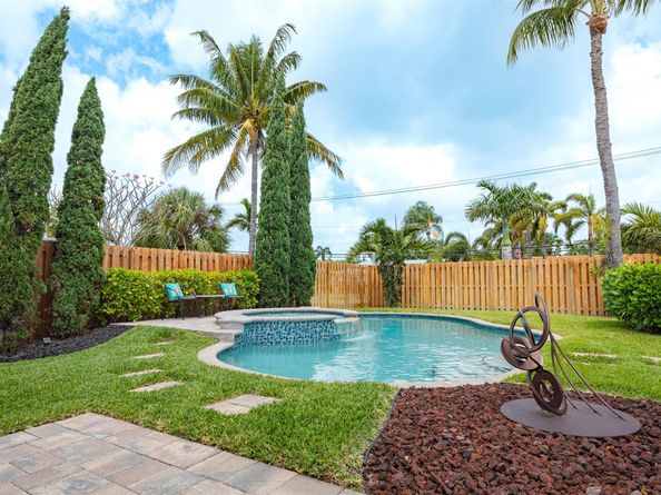1924 NE 18th St, Fort Lauderdale FL 33305