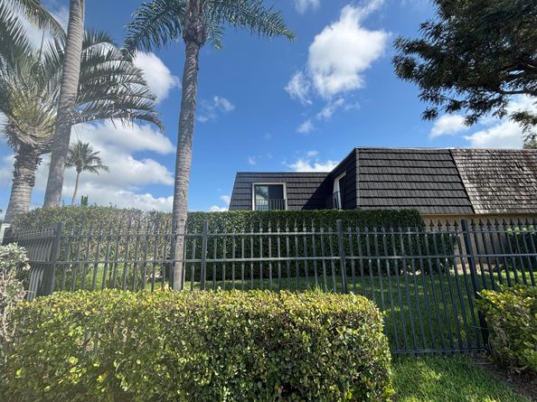102 Woodland Road, Palm Springs FL 33461
