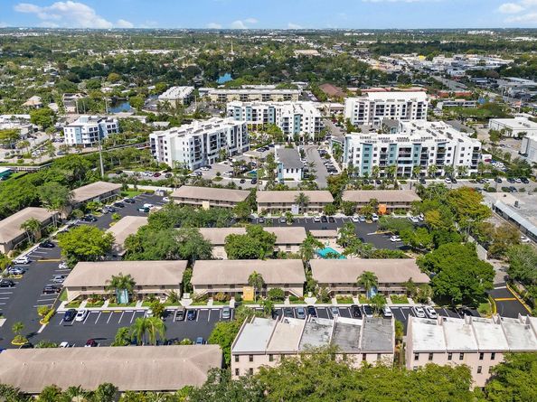 2920 NE 8th Ter 103, Oakland Park FL 33334