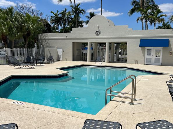 506 NW 98th Ave, Plantation FL 33324