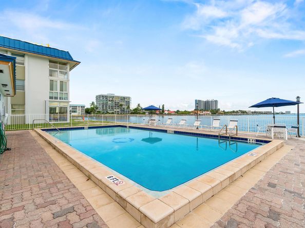 410 Wilma Circle 203, Riviera Beach FL 33404