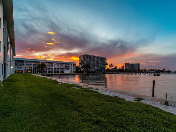 410 Wilma Circle 203, Riviera Beach FL 33404