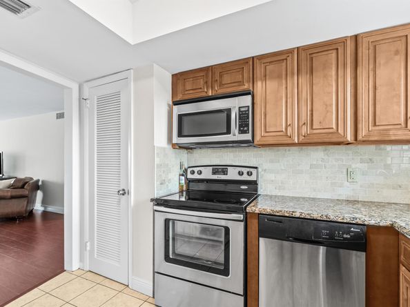 410 Wilma Circle 203, Riviera Beach FL 33404