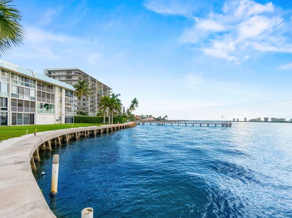 410 Wilma Circle 203, Riviera Beach FL 33404