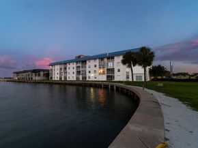 410 Wilma Circle 203, Riviera Beach FL 33404