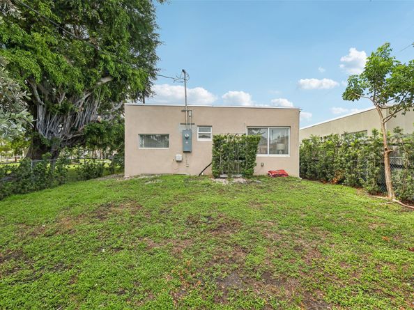 2206 Simms St, Hollywood FL 33020