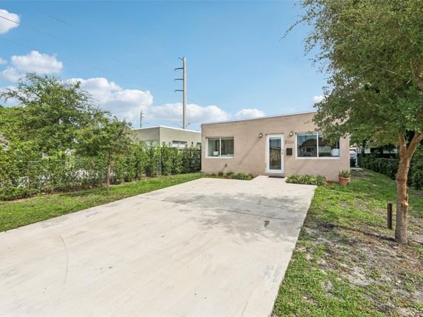 2206 Simms St, Hollywood FL 33020